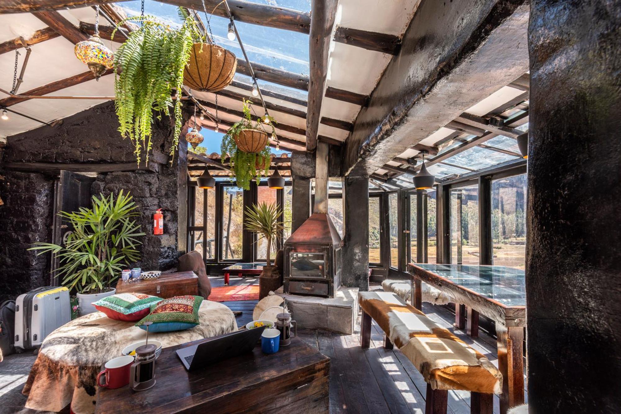 Wolf Totem Steam Punk Guesthouse Pisac Exterior photo